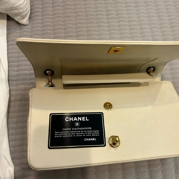 CHANEL
Sheepskin Quilted Medium Vintage Mademoiselle Flap bag - Picture 5 of 12